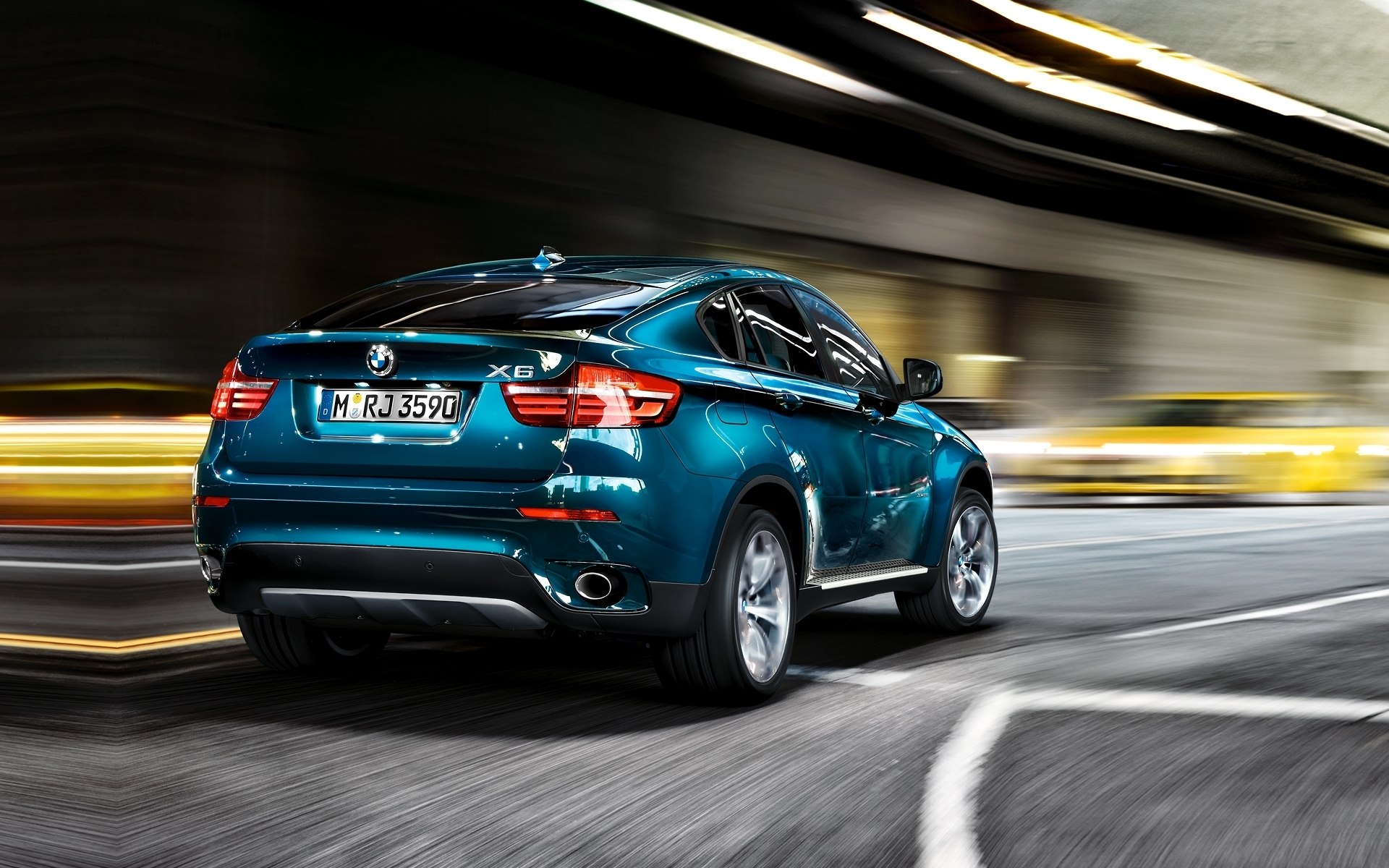 Интересный цвет BMW X6, БМВ, синий, тюнинг, блеск, город, сзади, такси, улицы